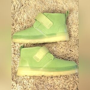 NEW Authentic Clear Hard Sole Parakeet Green Chukka Neumel Boots (Size 9)